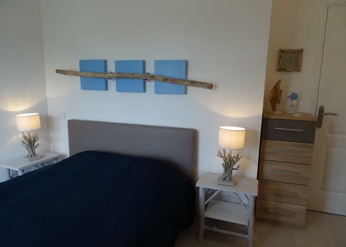 8 Au Village Marin