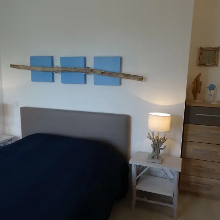 8 Au Village Marin